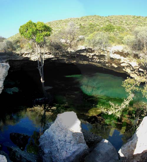 0672_Tuléar_ Sur le chemin du retour_grotte d'eau douce_Grotte de Sarondrano